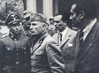 Benito_Mussolini_a_Milano_il_25_aprile_1945 (1).jpg