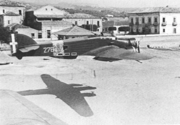 Savoia-Marchetti_S.M.79_flight_low.gif